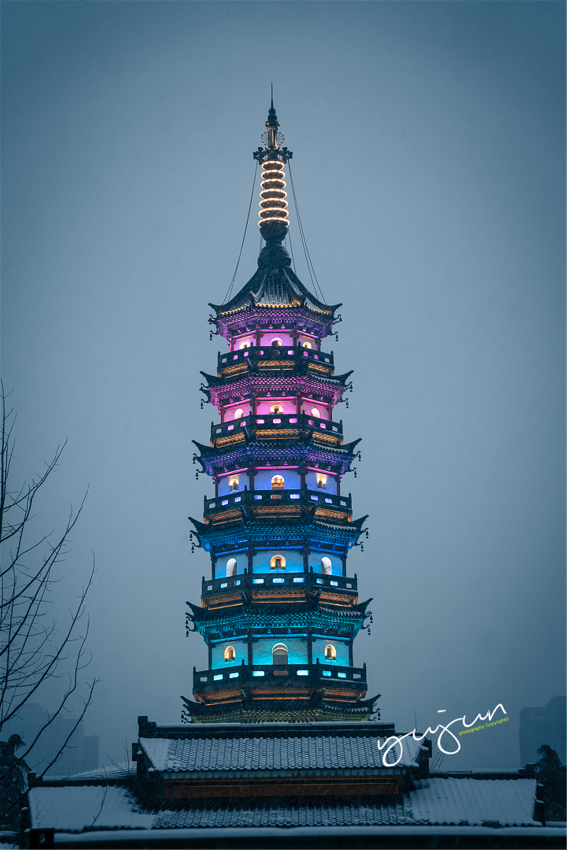 初雪下的寶塔寺